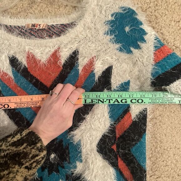 36 Point 5 Womens Aztec Native American Style Boho Hippie Eyelash Sweater Size S - Picture 11 of 11